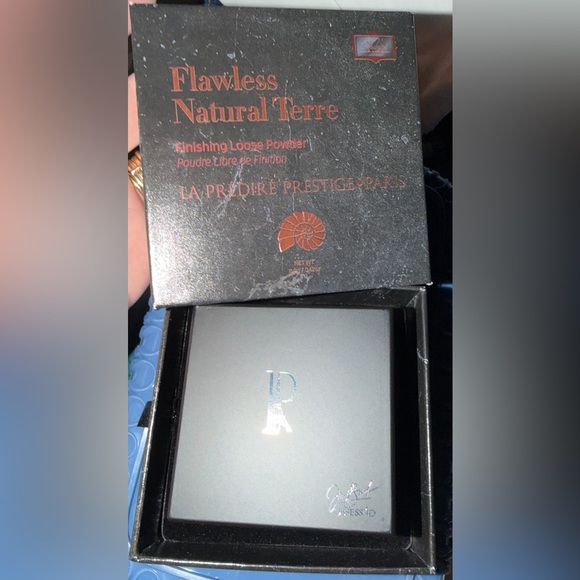 La Prédire Prestige Finishing Loose Powder - Natural Terre. New & sealed